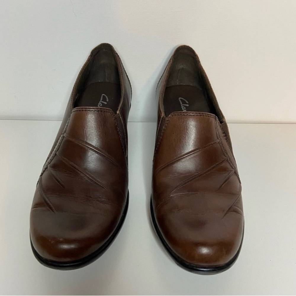 Womens Clarks brown shoes - Size 6M